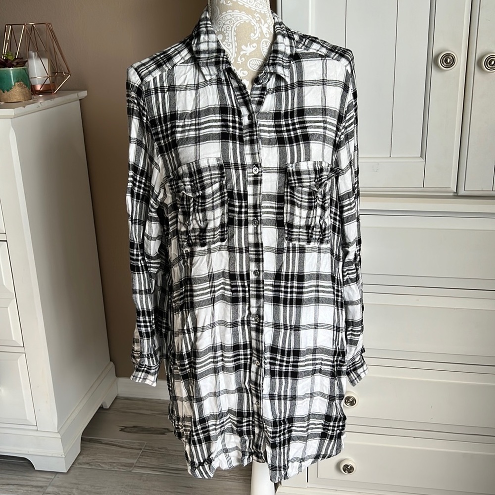 • Intro black & white plaid flannel button down, XL •